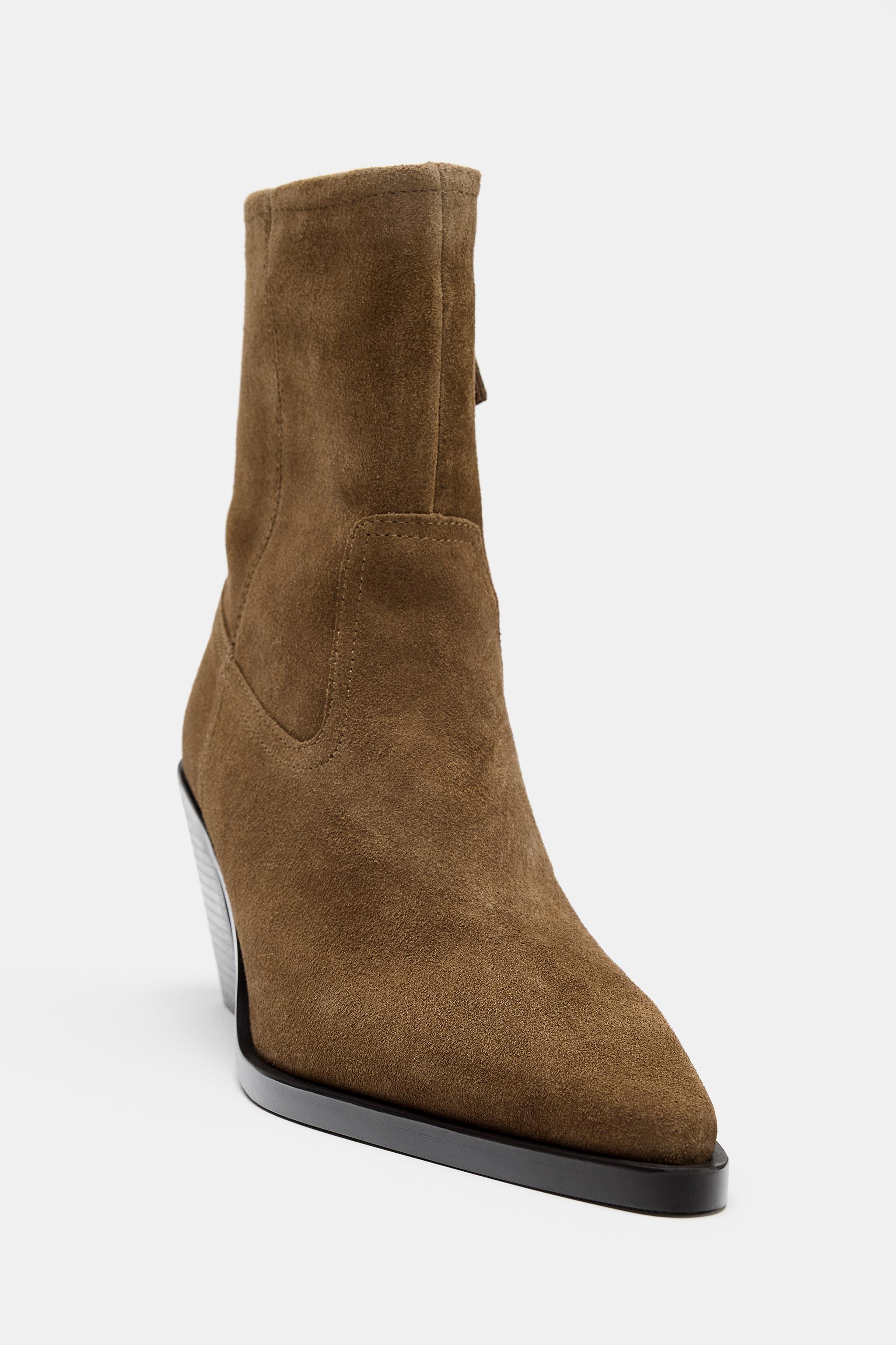 BOTTINES À TALONS EN CROÛTE DE CUIR